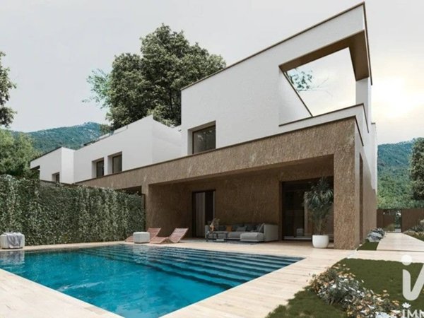 casa indipendente in vendita a Carugo