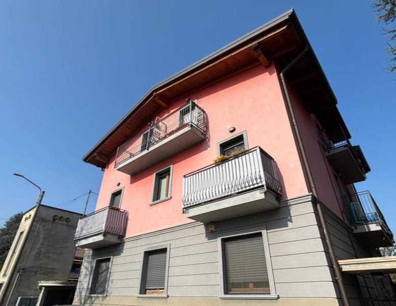 appartamento in vendita a Carugo
