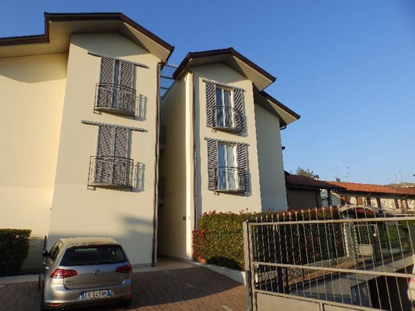 appartamento in vendita a Carugo