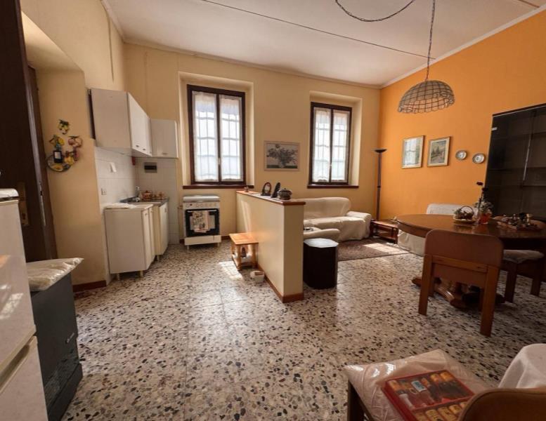 appartamento in vendita a Carugo