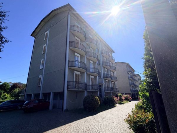 appartamento in vendita a Carugo