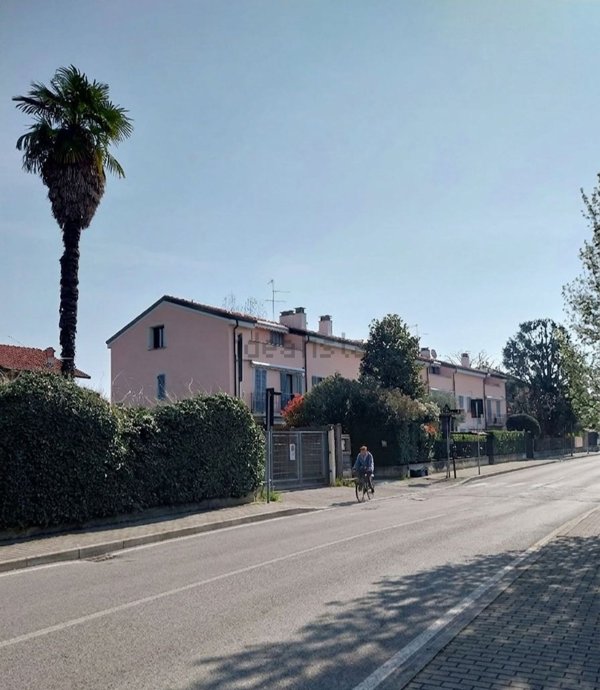 appartamento in vendita a Carugo