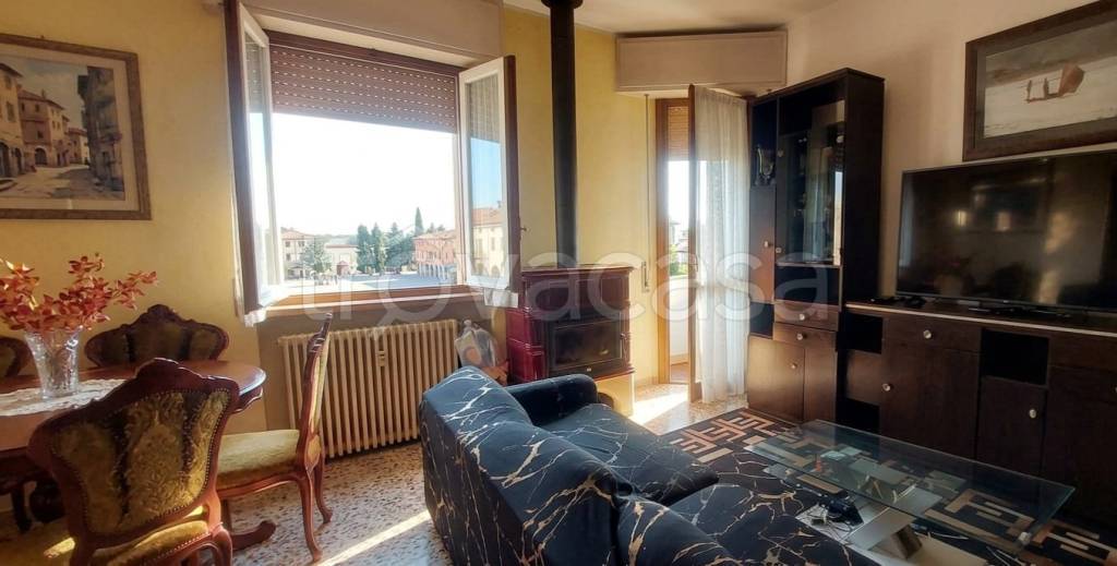 appartamento in vendita a Carugo