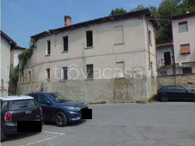 appartamento in vendita a Carugo