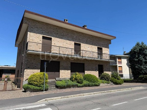 appartamento in vendita a Carugo