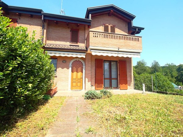 casa indipendente in vendita a Carugo