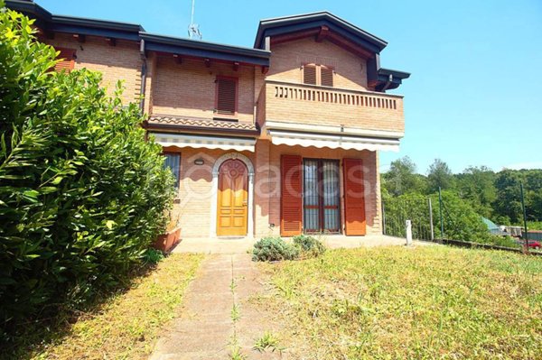 casa indipendente in vendita a Carugo