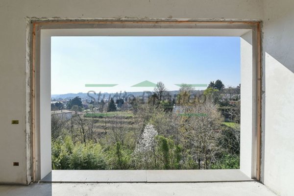 casa indipendente in vendita a Carugo