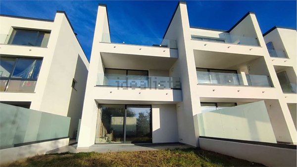 casa indipendente in vendita a Carugo