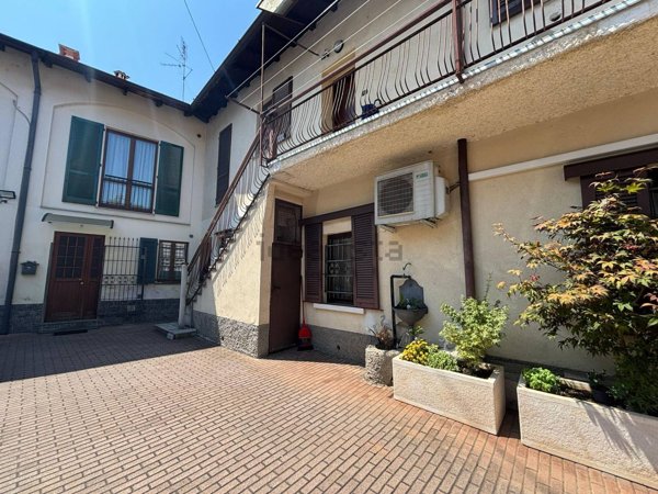 appartamento in vendita a Carugo
