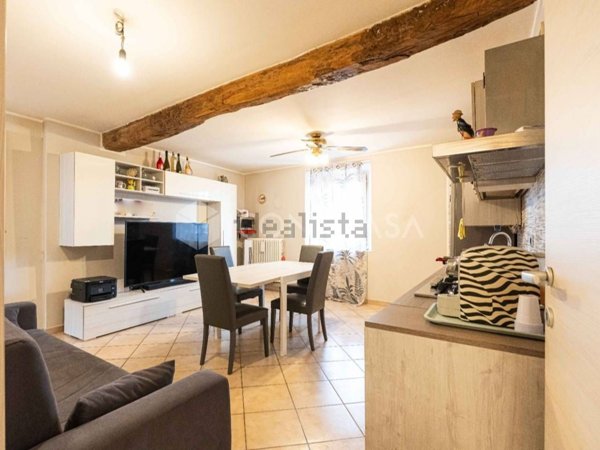 casa indipendente in vendita a Carugo