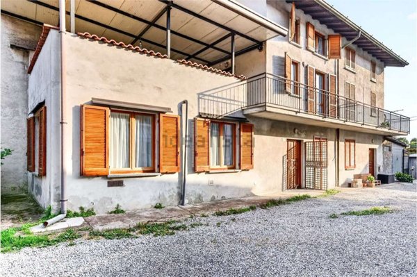 appartamento in vendita a Carugo