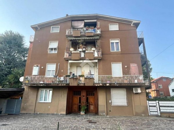 appartamento in vendita a Carugo