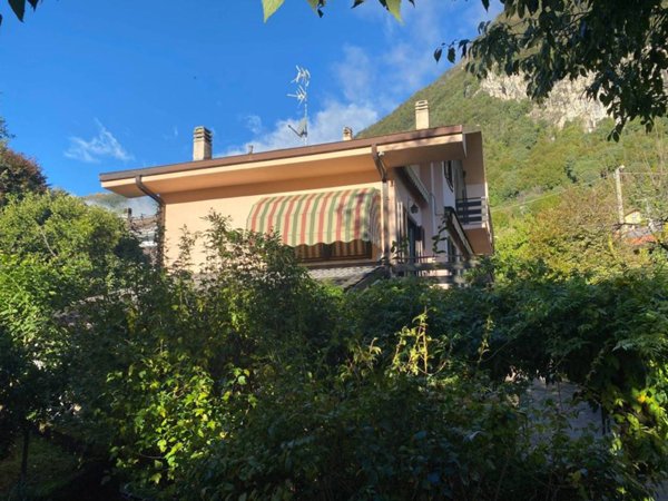 casa indipendente in vendita a Caslino d'Erba