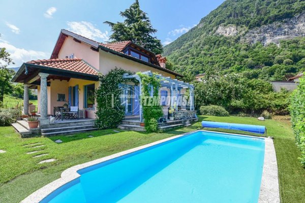 casa indipendente in vendita a Caslino d'Erba