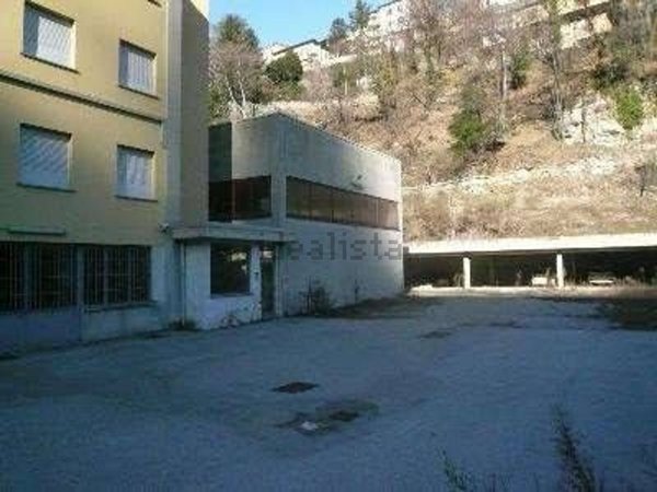 locale di sgombero in vendita a Caslino d'Erba