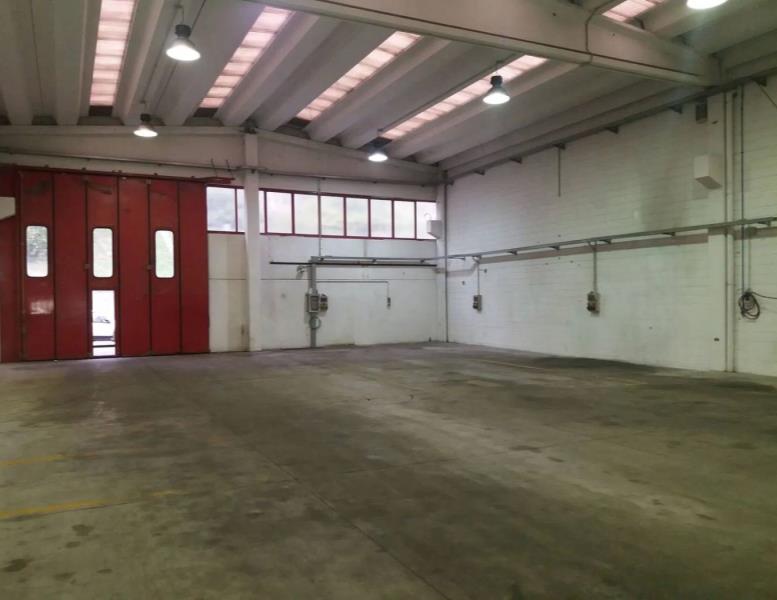 locale commerciale in vendita a Caslino d'Erba