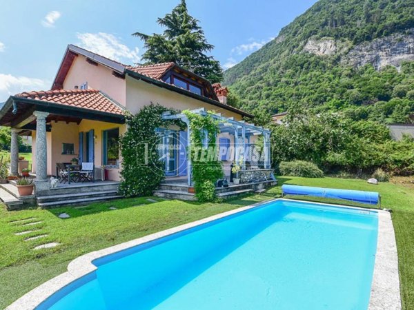 casa indipendente in vendita a Caslino d'Erba