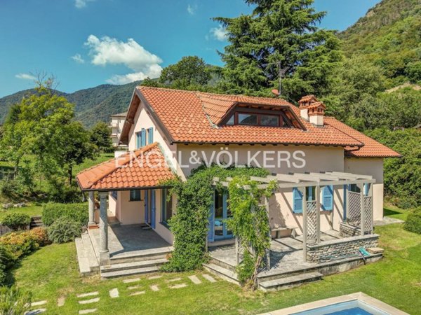 casa indipendente in vendita a Caslino d'Erba