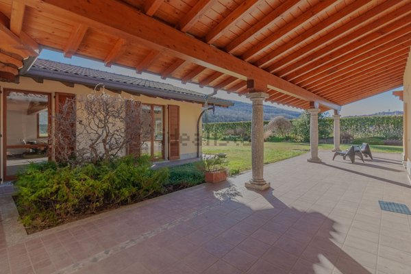 casa indipendente in vendita a Caslino d'Erba