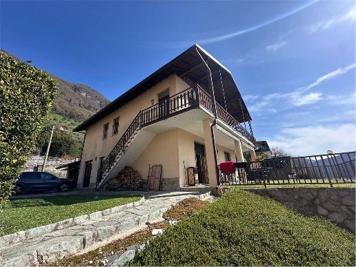 casa indipendente in vendita a Caslino d'Erba