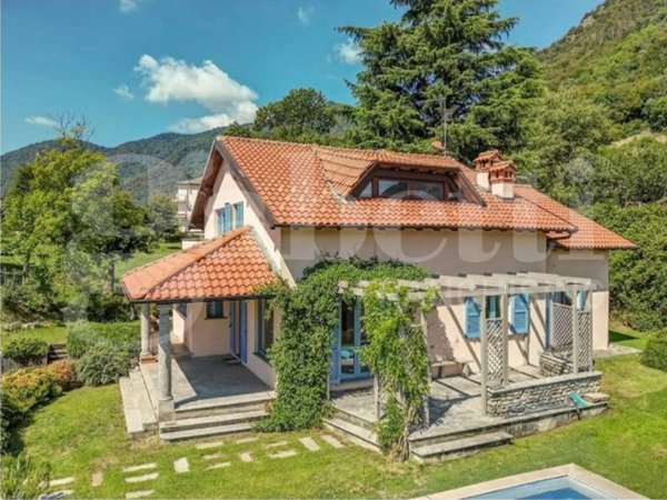 casa indipendente in vendita a Caslino d'Erba
