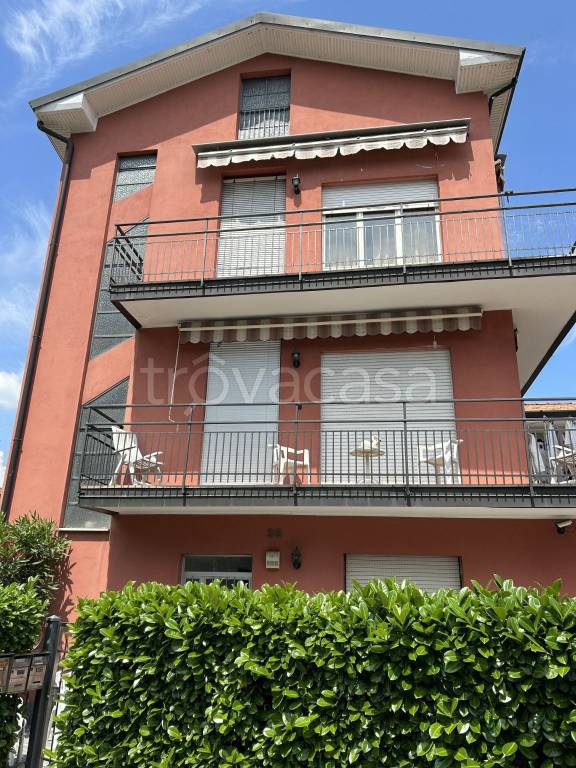 appartamento in vendita a Casnate con Bernate