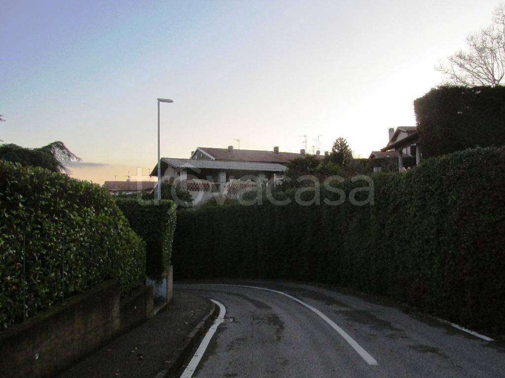 casa indipendente in vendita a Casnate con Bernate