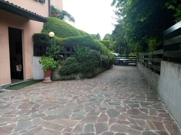 casa indipendente in vendita a Casnate con Bernate