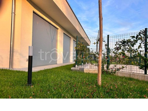 casa indipendente in vendita a Casnate con Bernate