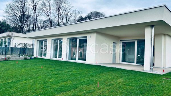 casa indipendente in vendita a Casnate con Bernate