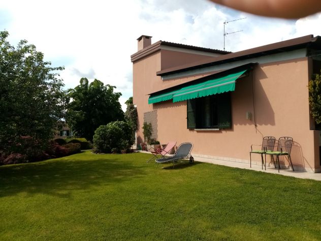 casa indipendente in vendita a Casnate con Bernate