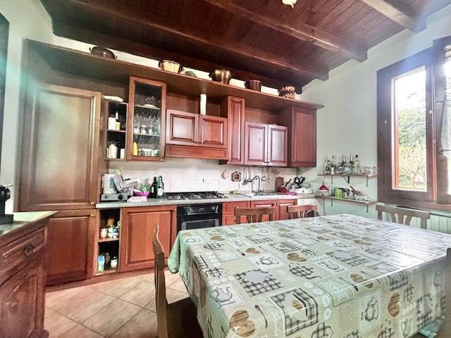casa indipendente in vendita a Casnate con Bernate
