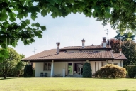 casa indipendente in vendita a Casnate con Bernate