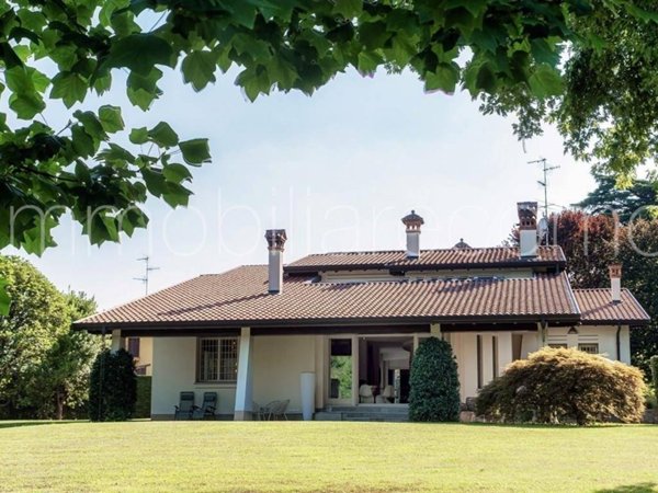 casa indipendente in vendita a Casnate con Bernate