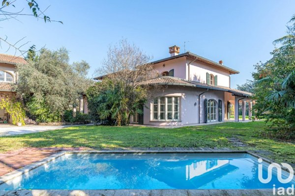 casa indipendente in vendita a Casnate con Bernate