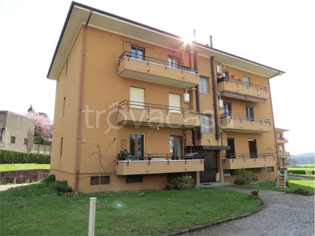 appartamento in vendita a Casnate con Bernate