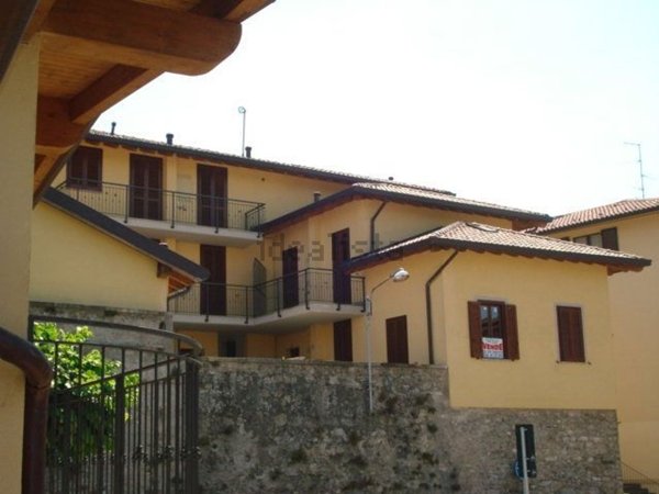 casa indipendente in vendita a Casnate con Bernate