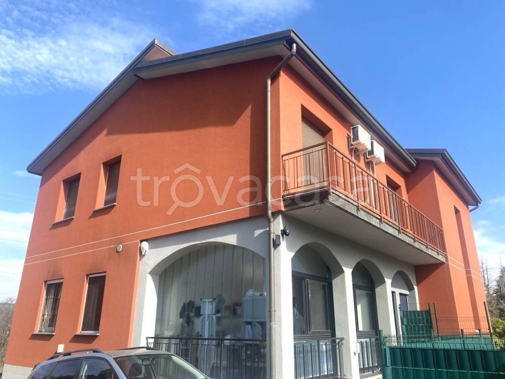 casa indipendente in vendita a Casnate con Bernate