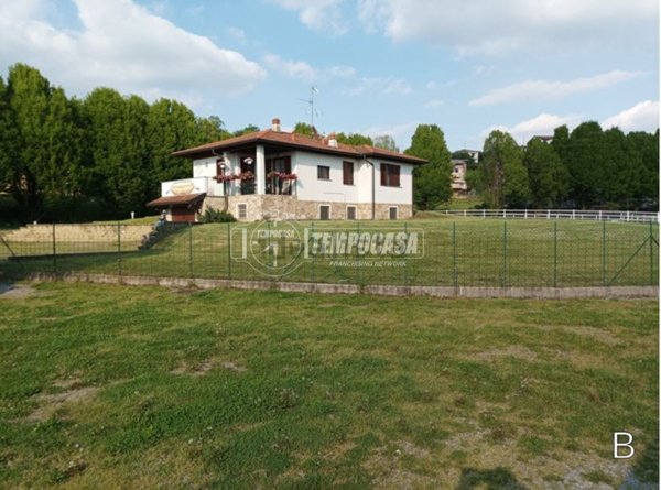 pentavano in vendita a Casnate con Bernate