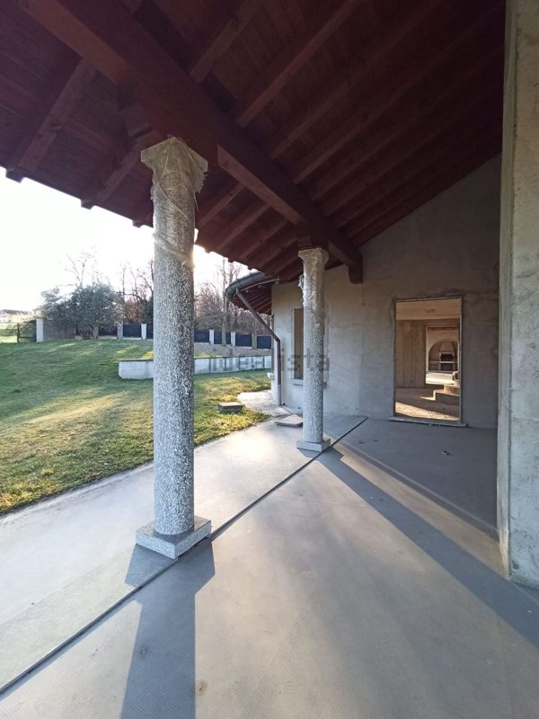 casa indipendente in vendita a Casnate con Bernate