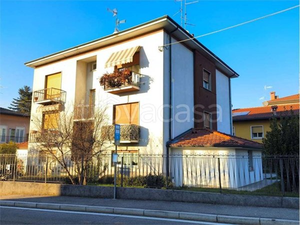 appartamento in vendita a Casnate con Bernate