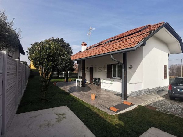 appartamento in vendita a Casnate con Bernate
