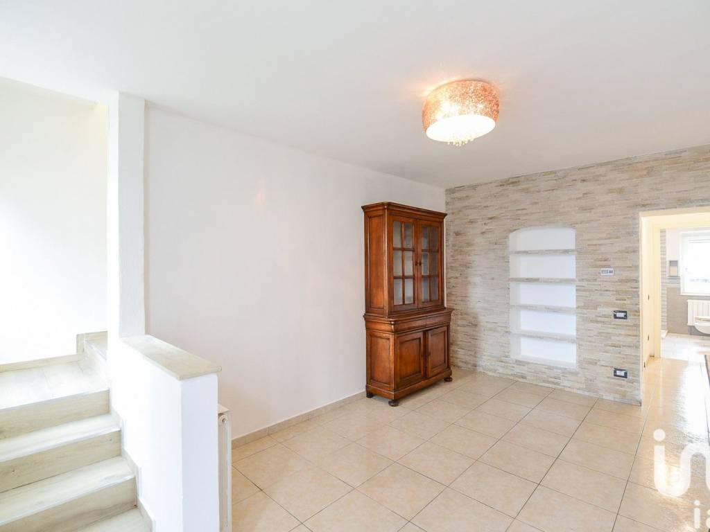 casa indipendente in vendita a Casnate con Bernate