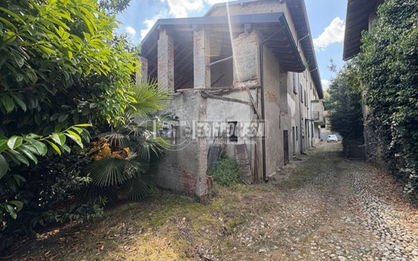 pentavano in vendita a Casnate con Bernate
