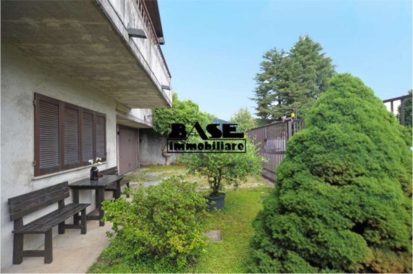 casa indipendente in vendita a Casnate con Bernate