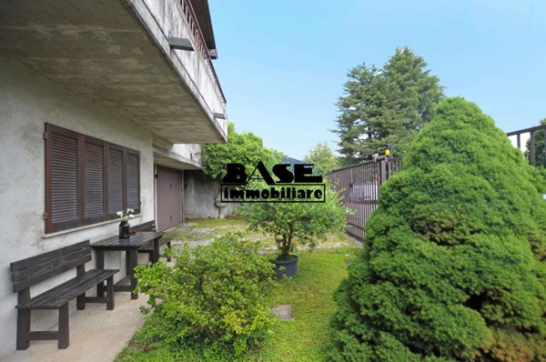 casa indipendente in vendita a Casnate con Bernate