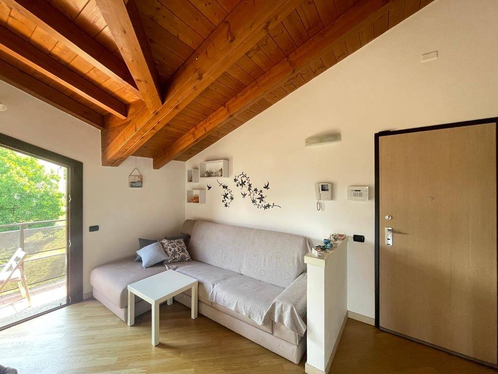 appartamento in vendita a Casnate con Bernate