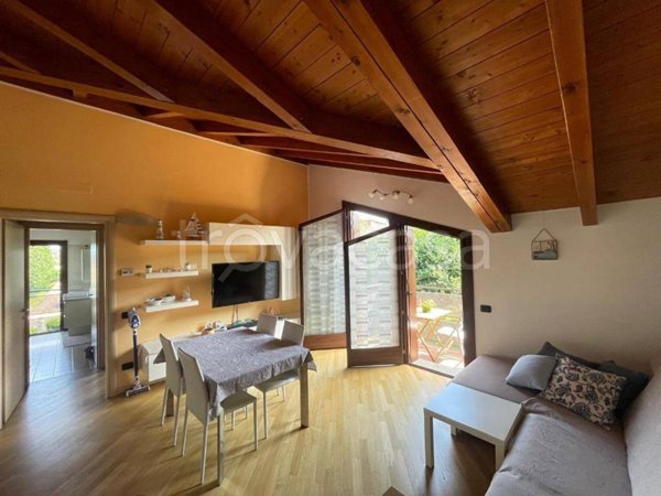 appartamento in vendita a Casnate con Bernate