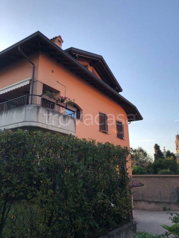 appartamento in vendita a Casnate con Bernate
